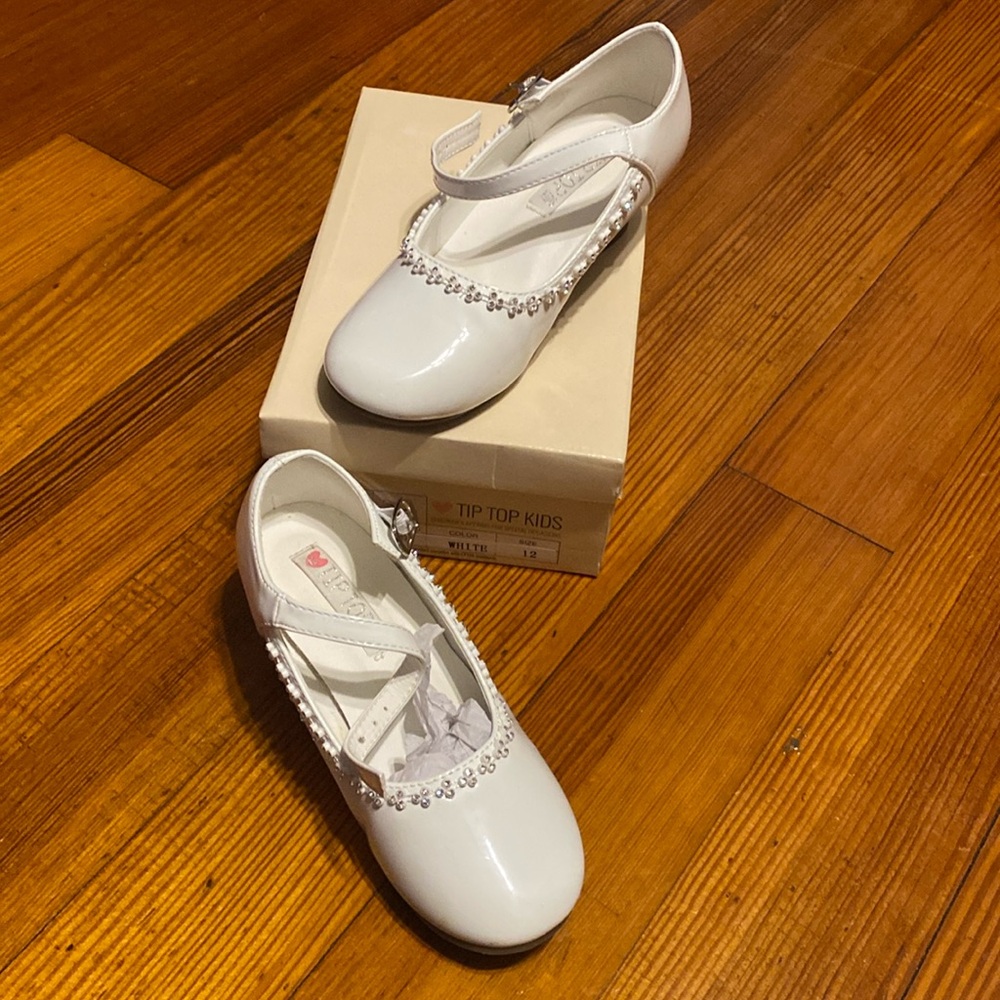 Littler girls white dress shoes. Worn once